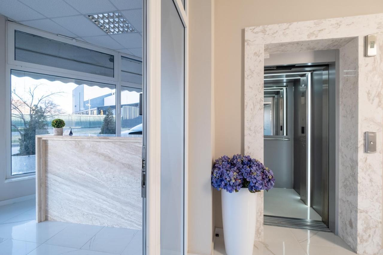 Blue Label Apart House Sofia Bagian luar foto